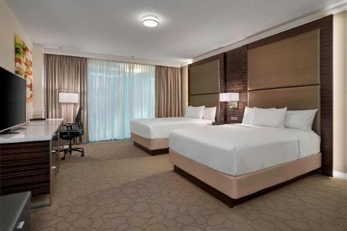 Imagen de la habitación del Hotel Delta Hotels By Marriott Edmonton Centre Suites. Foto 12
