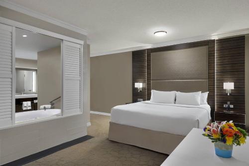 Imagen de la habitación del Hotel Delta Hotels By Marriott Edmonton Centre Suites. Foto 13