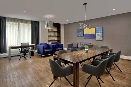 Imagen general del Hotel Delta Hotels By Marriott Edmonton Centre Suites. Foto 5