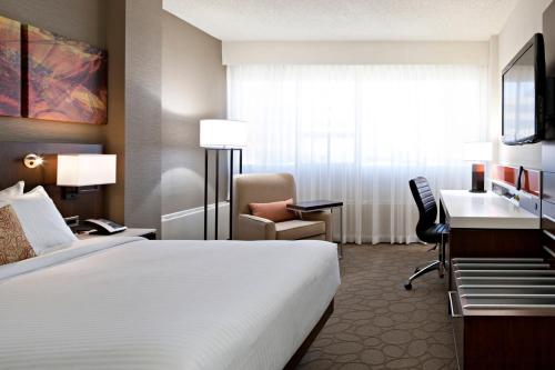 Imagen de la habitación del Hotel Delta Hotels By Marriott Edmonton South Conference Centre. Foto 11