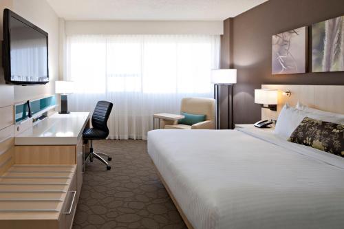 Imagen de la habitación del Hotel Delta Hotels By Marriott Edmonton South Conference Centre. Foto 13