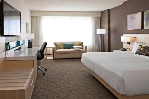 Imagen de la habitación del Hotel Delta Hotels By Marriott Edmonton South Conference Centre. Foto 14