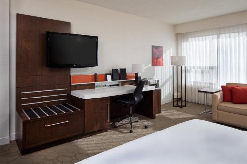 Imagen de la habitación del Hotel Delta Hotels By Marriott Edmonton South Conference Centre. Foto 15
