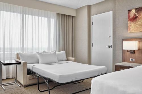 Imagen de la habitación del Hotel Delta Hotels By Marriott Edmonton South Conference Centre. Foto 17