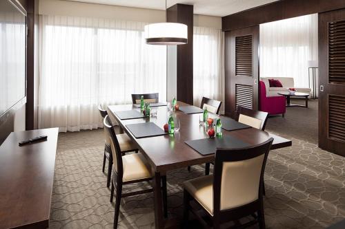 Imagen general del Hotel Delta Hotels By Marriott Edmonton South Conference Centre. Foto 8