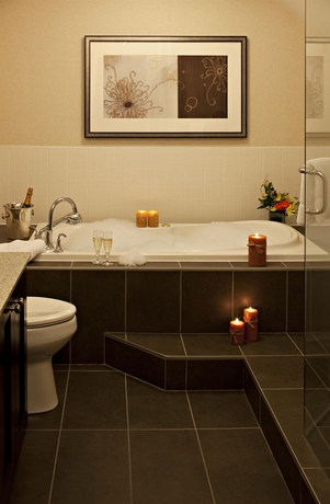 Imagen de la habitación del Hotel Delta Hotels By Marriott Grand Okanagan Resort. Foto 4