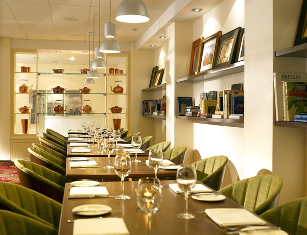 Imagen del bar/restaurante del Hotel Delta Hotels By Marriott Heathrow Windsor. Foto 3