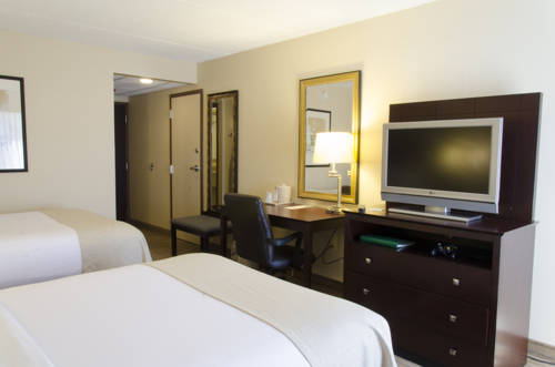 Imagen de la habitación del Hotel Delta Hotels By Marriott Kalamazoo Conference Center. Foto 5