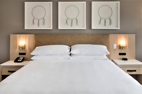 Imagen de la habitación del Hotel Delta Hotels By Marriott Kamloops. Foto 19