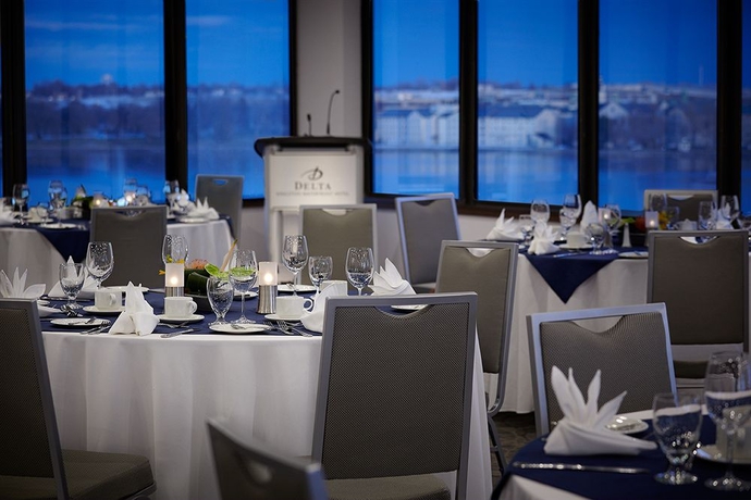 Imagen del bar/restaurante del Hotel Delta Hotels By Marriott Kingston Waterfront. Foto 2