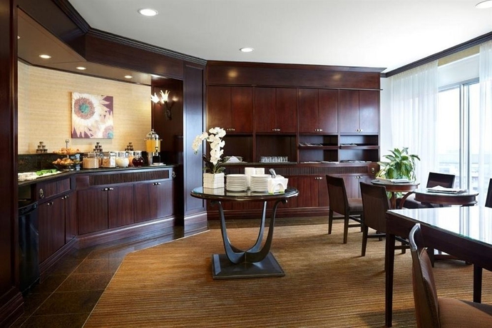 Imagen del bar/restaurante del Hotel Delta Hotels By Marriott Montreal. Foto 2