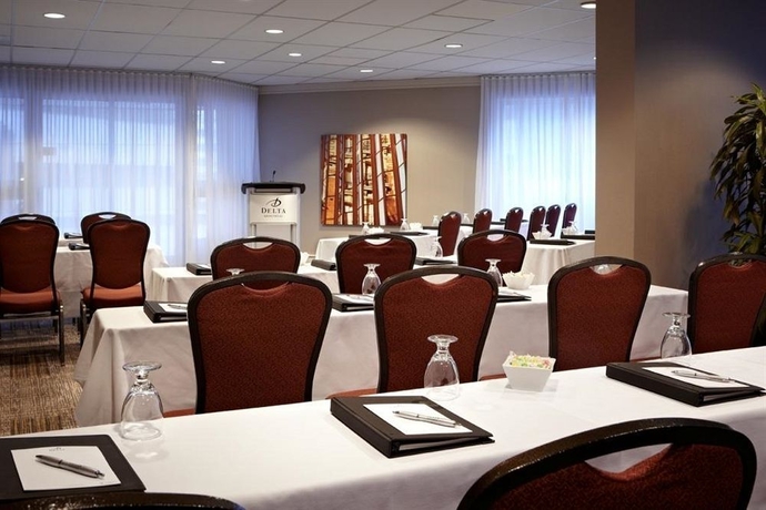 Imagen de los interiores del Hotel Delta Hotels By Marriott Montreal. Foto 8