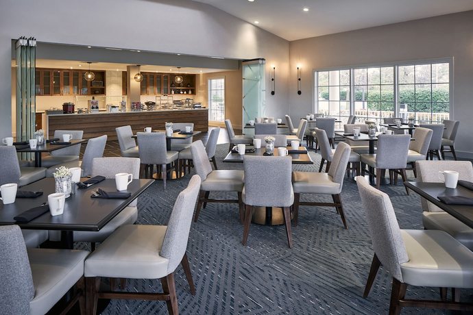 Imagen del bar/restaurante del Hotel Delta Hotels By Marriott Norfolk Airport. Foto 2