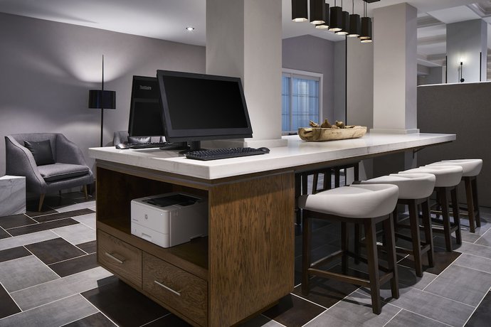 Imagen de los interiores del Hotel Delta Hotels By Marriott Norfolk Airport. Foto 12