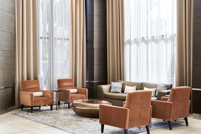 Imagen de los interiores del Hotel Delta Hotels By Marriott Phoenix Mesa. Foto 19