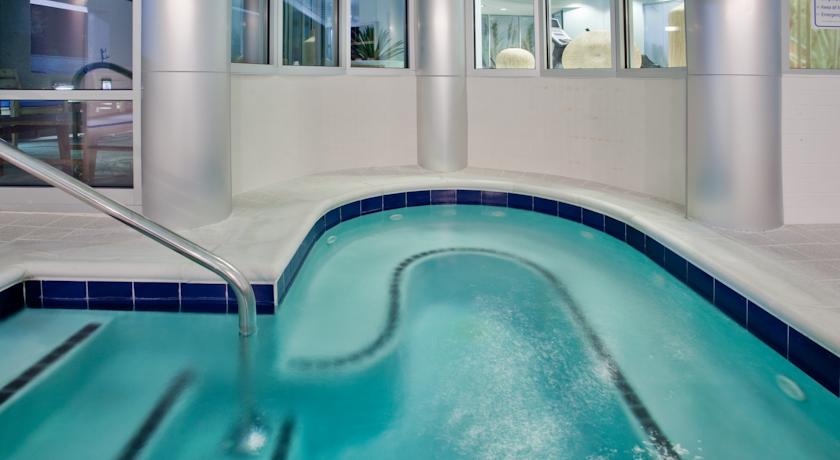 Imagen de la piscina del Hotel Delta Hotels By Marriott Raleigh-durham At Research Triangle Park. Foto 9