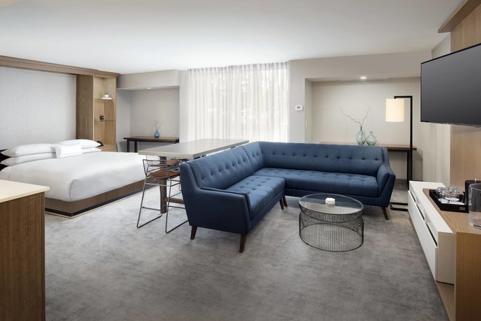 Imagen de la habitación del Hotel Delta Hotels By Marriott Seattle Everett. Foto 6