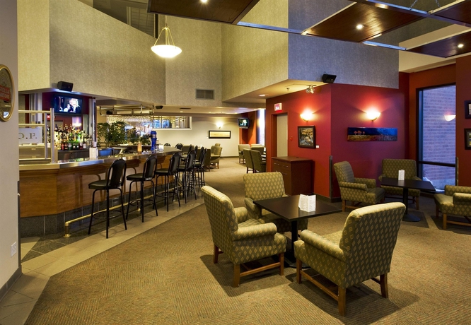 Imagen del bar/restaurante del Hotel Delta Hotels By Marriott Sherbrooke Conference Centre. Foto 2
