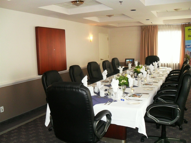 Imagen de los interiores del Hotel Delta Hotels By Marriott Sherbrooke Conference Centre. Foto 10