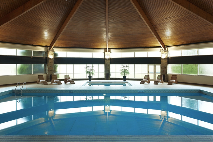 Imagen de la piscina del Hotel Delta Hotels By Marriott St. Pierre Country Club. Foto 15