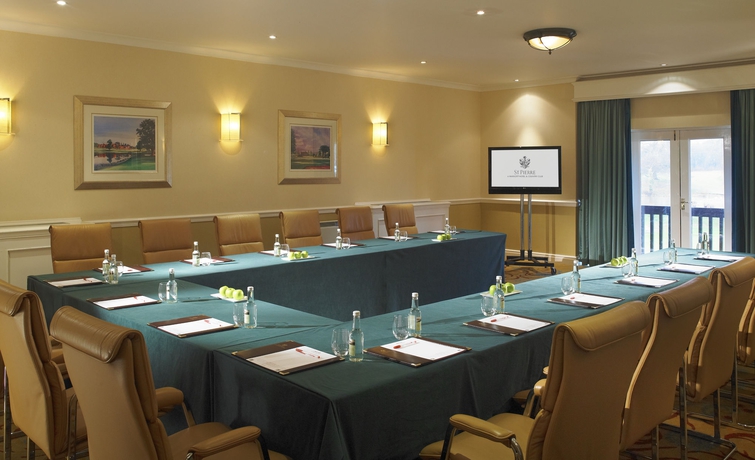 Imagen de los interiores del Hotel Delta Hotels By Marriott St. Pierre Country Club. Foto 13