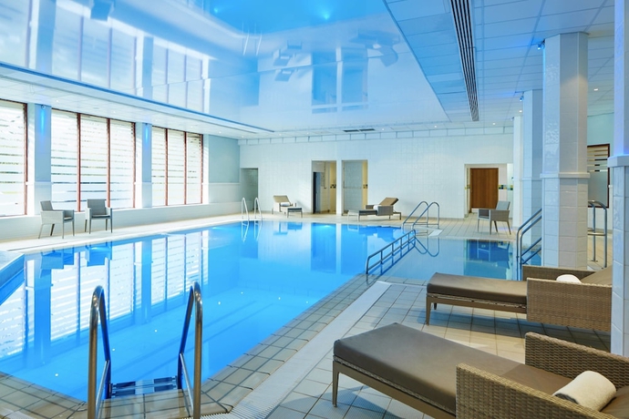 Imagen de la piscina del Hotel Delta Hotels By Marriott Swindon. Foto 19