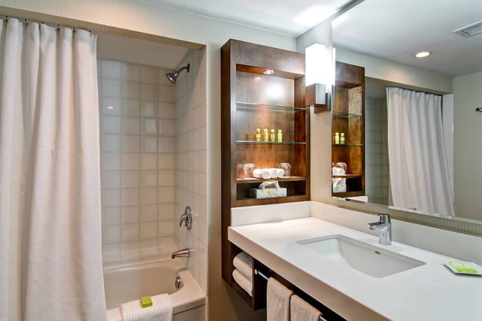 Imagen de la habitación del Hotel Delta Hotels By Marriott Toronto East. Foto 7