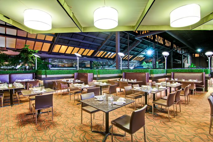 Imagen del bar/restaurante del Hotel Delta Hotels By Marriott Toronto East. Foto 3