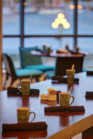 Imagen del bar/restaurante del Hotel Delta Hotels By Marriott Victoria Ocean Pointe Resort. Foto 3