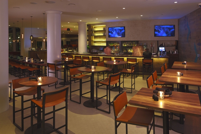 Imagen del bar/restaurante del Hotel Delta Hotels By Marriott Victoria Ocean Pointe Resort. Foto 4