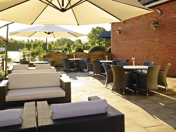 Imagen del bar/restaurante del Hotel Delta Hotels By Marriott Waltham Abbey. Foto 3