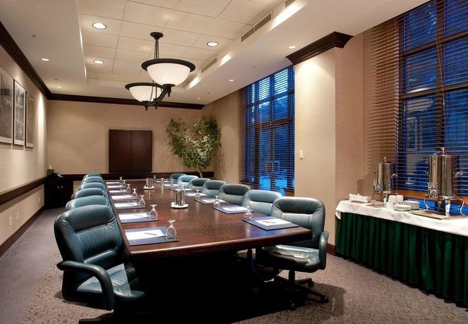 Imagen de los interiores del Hotel Delta Hotels By Marriott Whistler Village Suites. Foto 13