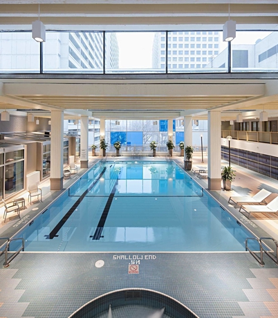 Imagen de la piscina del Hotel Delta Hotels By Marriott Winnipeg. Foto 16