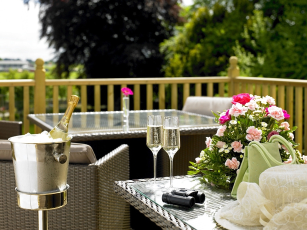 Imagen del bar/restaurante del Hotel Delta Hotels By Marriott York. Foto 3