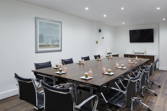 Imagen de los interiores del Hotel Delta Hotels Cheshunt. Foto 18