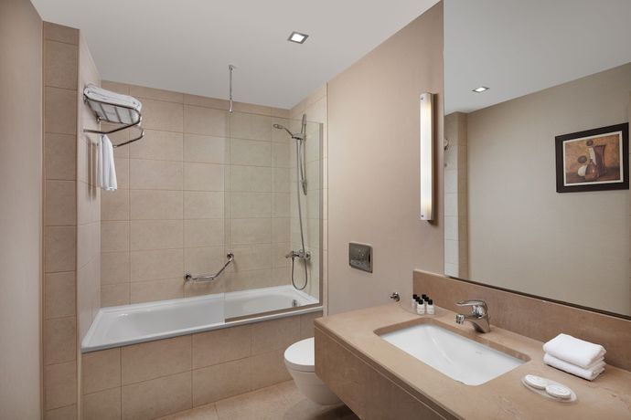 Imagen de la habitación del Hotel Delta Hotels Istanbul West. Foto 7