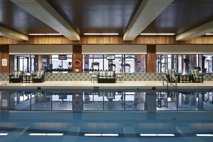 Imagen de la piscina del Hotel Delta Hotels Prince Edward By Marriott. Foto 16