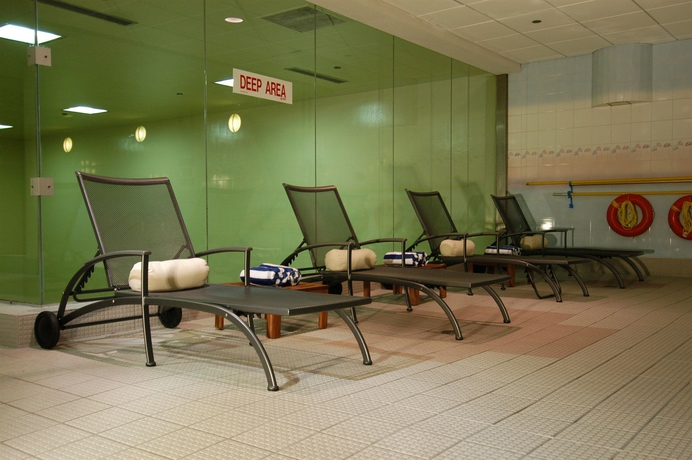 Imagen de la piscina del Hotel Delta Hotels Toronto Mississauga. Foto 16