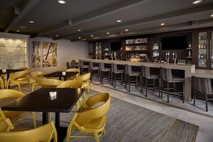 Imagen del bar/restaurante del Hotel Delta Hotels by Marriott Baltimore Inner Harbor. Foto 5