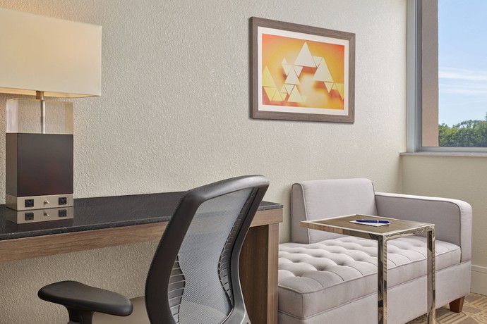 Imagen de la habitación del Hotel Delta Hotels by Marriott Chicago Willowbrook. Foto 7