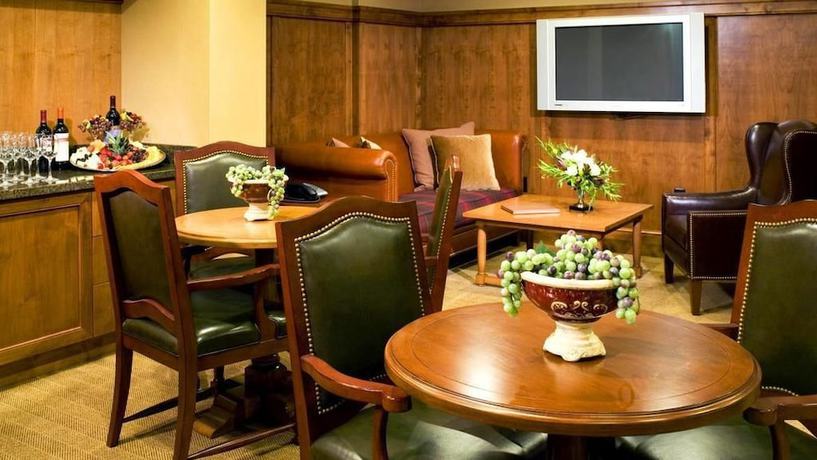 Imagen del bar/restaurante del Hotel Delta Hotels by Marriott Midwest City at the Reed Conference Center. Foto 2