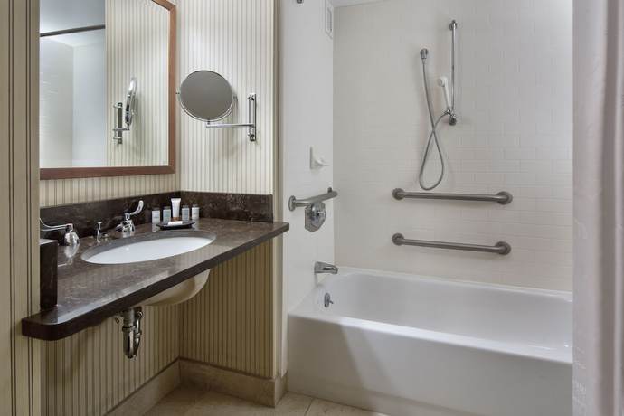 Imagen de la habitación del Hotel Delta Hotels by Marriott Midwest City at the Reed Conference Center. Foto 4