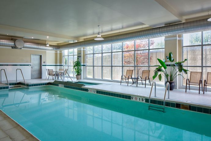 Imagen de la piscina del Hotel Delta Hotels by Marriott Midwest City at the Reed Conference Center. Foto 12