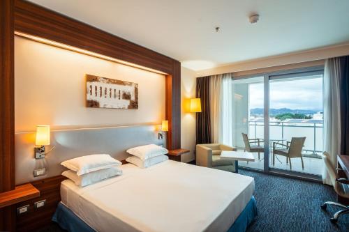 Imagen de la habitación del Hotel Delta Hotels by Marriott Olbia Sardinia. Foto 6