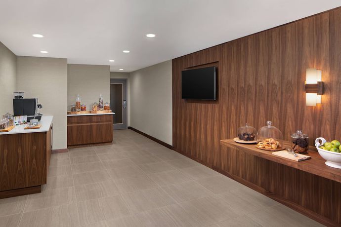 Imagen del bar/restaurante del Hotel Delta Hotels by Marriott Thunder Bay. Foto 2