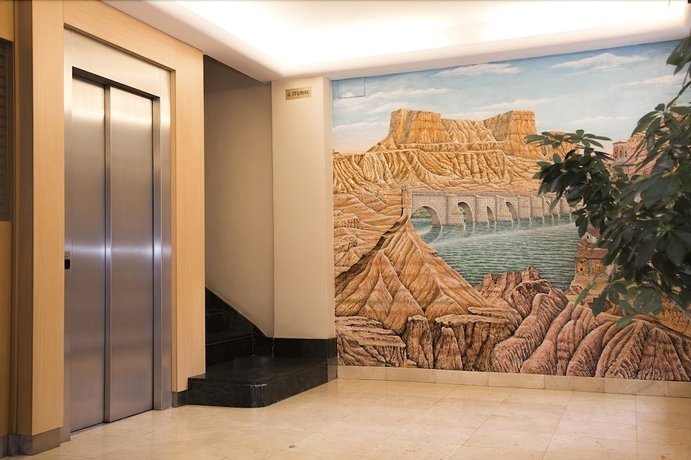 Imagen de los interiores del Hotel Delta, Tudela. Foto 18