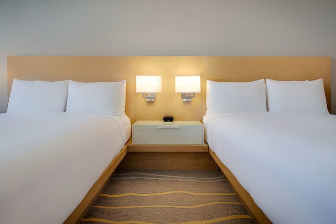 Imagen de la habitación del Hotel Delta by Marriott Daytona Beach Oceanfront. Foto 7