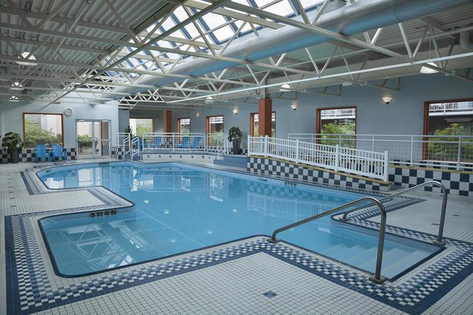 Imagen de la piscina del Hotel Delta by Marriott Halifax Downtown. Foto 16