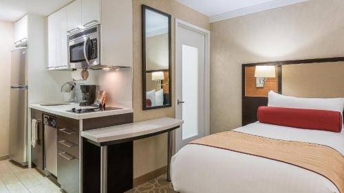 Imagen de la habitación del Hotel Delta by Marriott Hotels New York Times Square. Foto 5