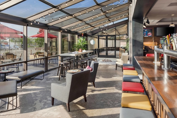 Imagen del bar/restaurante del Hotel Delta by Marriott Minneapolis Northeast. Foto 9